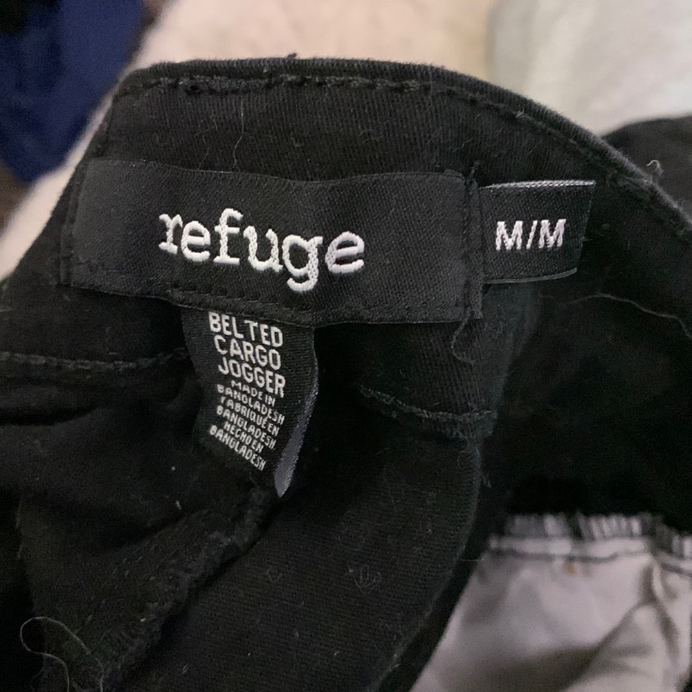 REFUGE, WOMENS M, STRETCHY CARGO PANTS. NEVER WORN